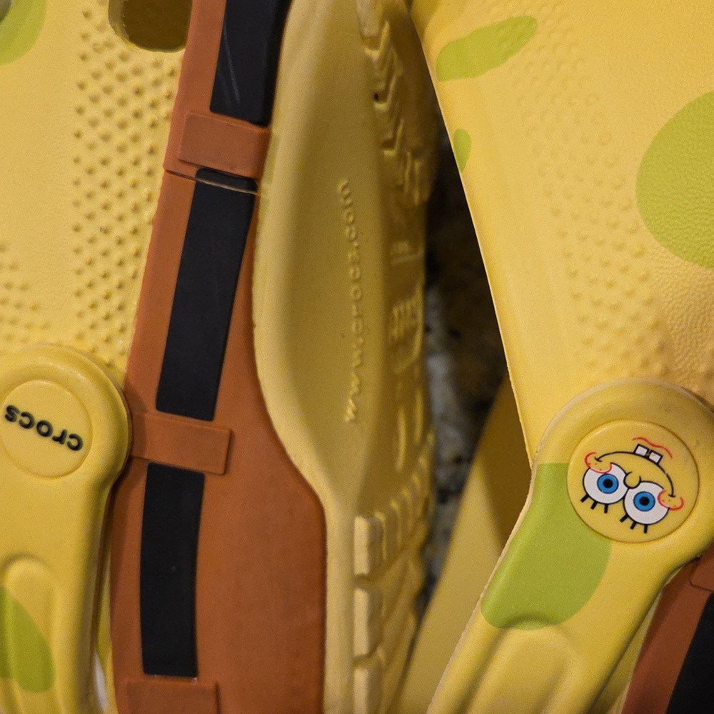 CROCS X SpongeBob Square Pants. Size 8 Men - Picture 15 of 15